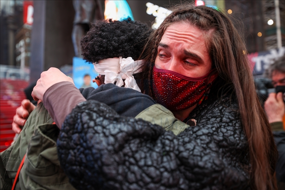 New York'ta polis şiddeti kurbanları için anma etkinliği düzenledi.