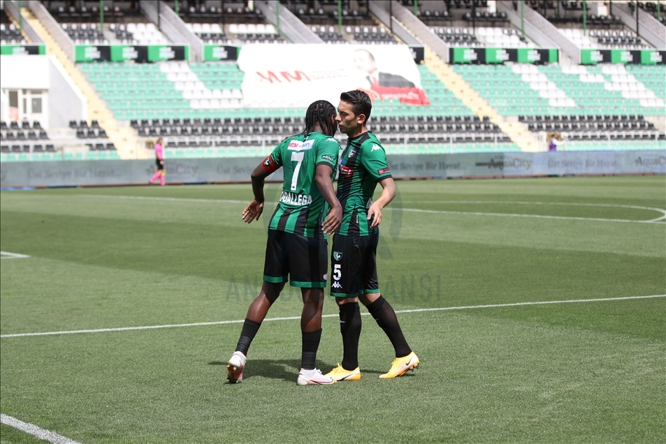 Hugo Rodallega, delantero del Denizlispor, celebra un gol en la Super Liga turca