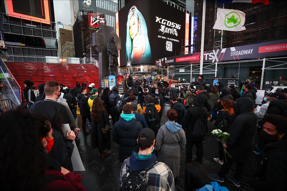 New York'ta polis şiddeti kurbanları için anma etkinliği düzenledi.