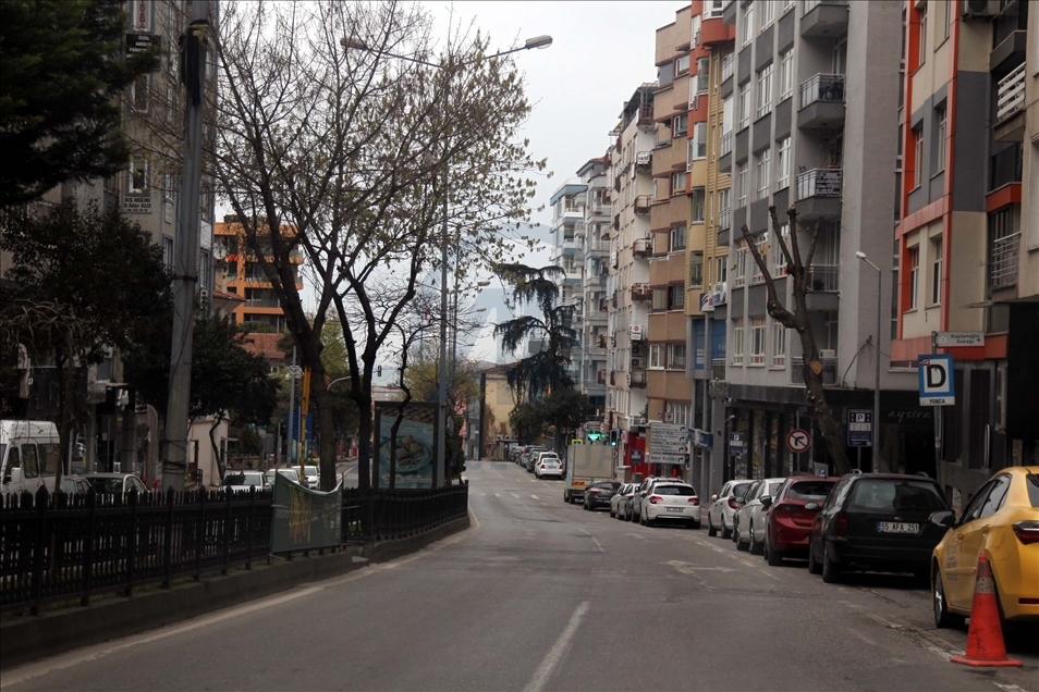 Samsun'da sokağa çıkma kısıtlaması nedeniyle cadde ve sokaklarda sessizlik hakim
