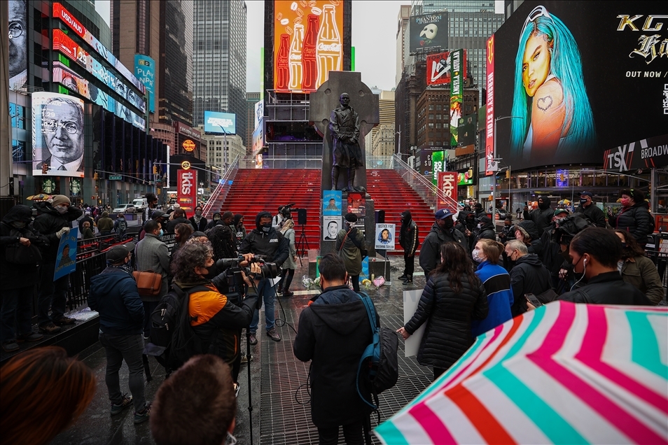 New York'ta polis şiddeti kurbanları için anma etkinliği düzenledi.