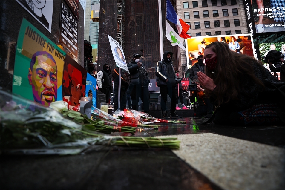 New York'ta polis şiddeti kurbanları için anma etkinliği düzenledi.