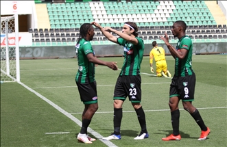 Hugo Rodallega, delantero del Denizlispor, celebra un gol en la Super Liga turca