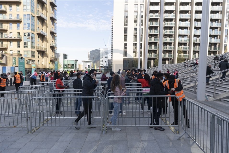  İngiltere Federasyon Kupası yarı finalinde sınırlı sayıda taraftar tribündeki yerini aldı