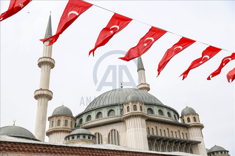 Taksim Meydanı'na yapılan cami ramazanın son cuması ibadete açılıyor