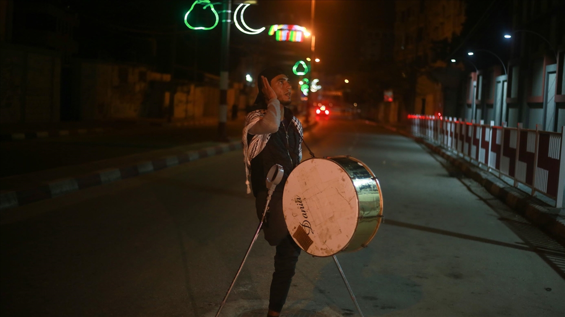 Gazze'de ramazan davulcularının sahur mesaisi