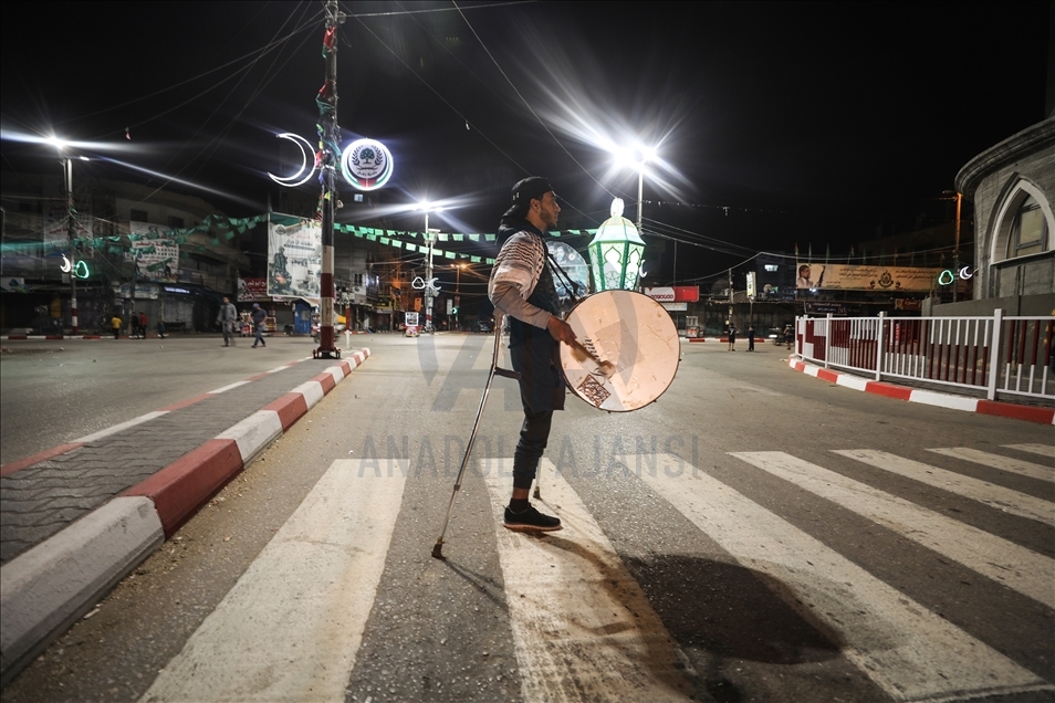 Gazze'de ramazan davulcularının sahur mesaisi