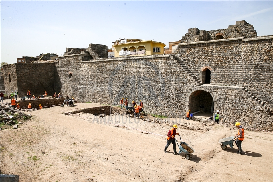 Li Diyarbekirê rêya Romayê ya 2 hezar salî derdixin ser rûyê dinyayê