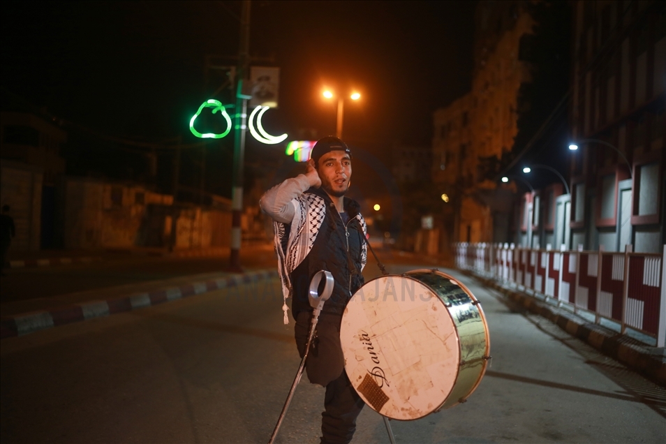 Gazze'de ramazan davulcularının sahur mesaisi