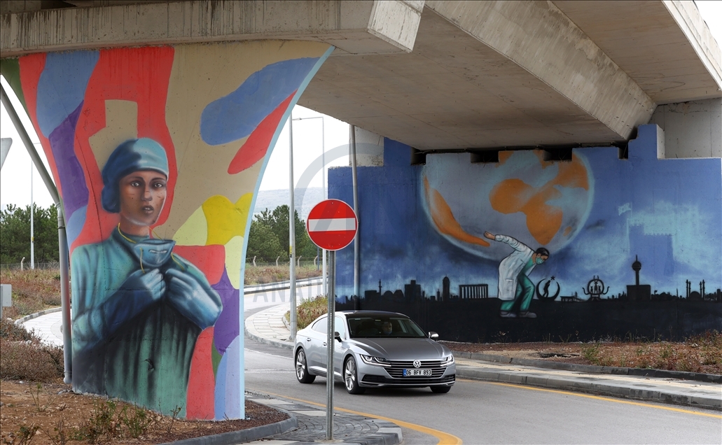 Beytepe köyü yolu ve Bilkent Bulvarı, sağlık çalışanları için grafitilerle donatıldı