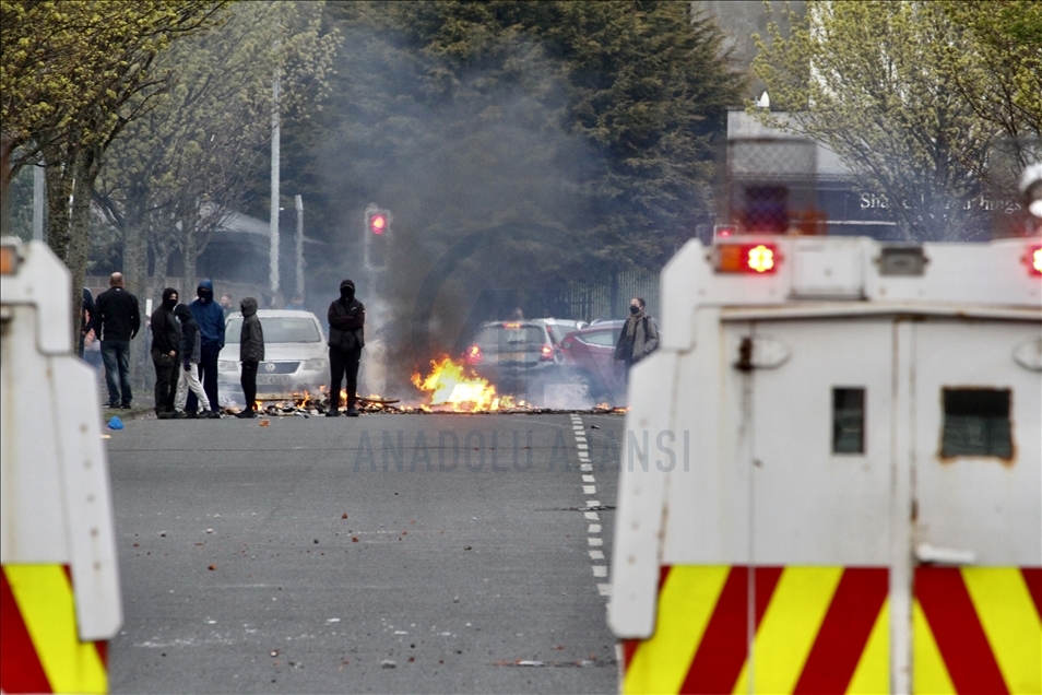 Kuzey İrlanda'da şiddet olayları devam ediyor