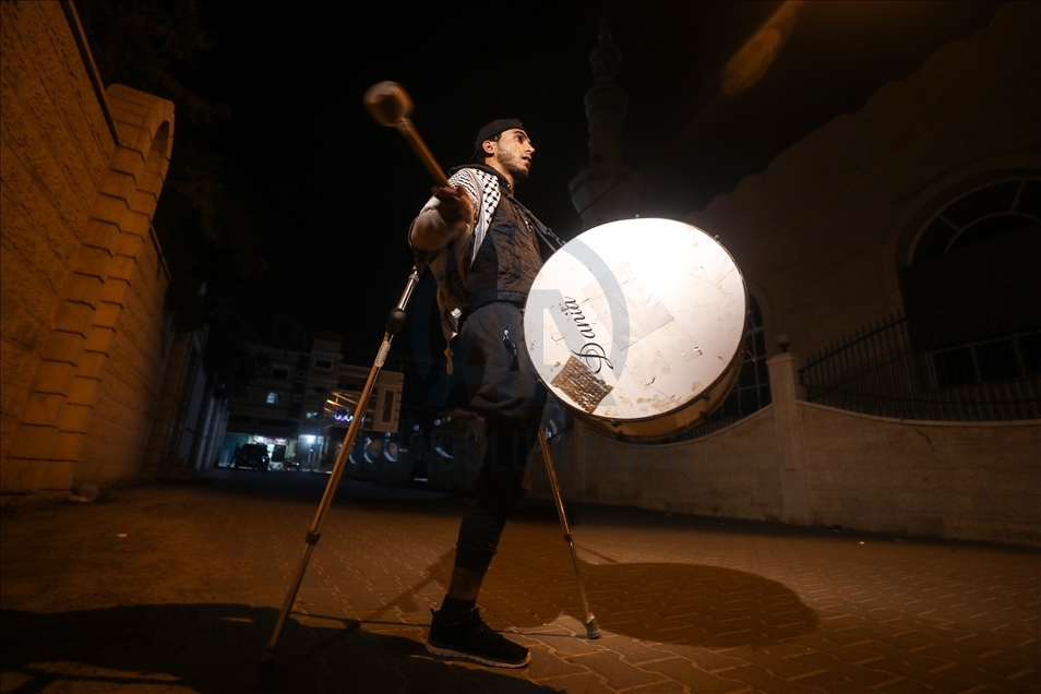Gazze'de ramazan davulcularının sahur mesaisi