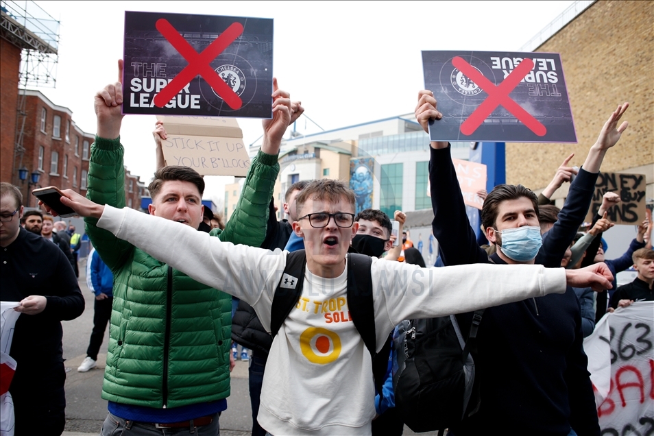 Fans protest European Super League outside Chelsea FC in London