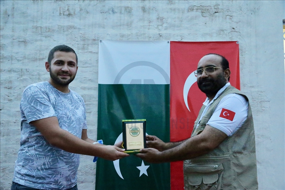 Türk Kızılay, Pakistan’da 200 aileye gıda yardımında bulundu