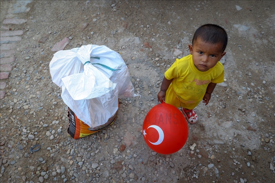 Türkiye'den uzanan yardım eli Nepal'deki ihtiyaç sahiplerine ulaştı