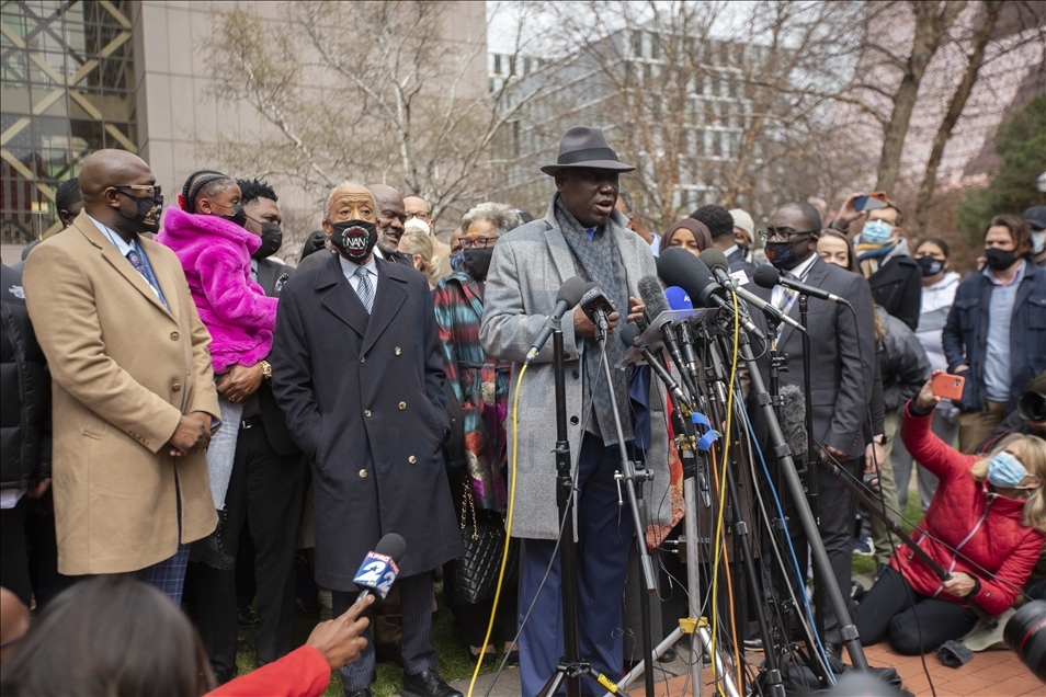 ABD'de siyahi Floyd'un öldürülmesiyle ilgili 4 polisin yargılanmasına devam edildi