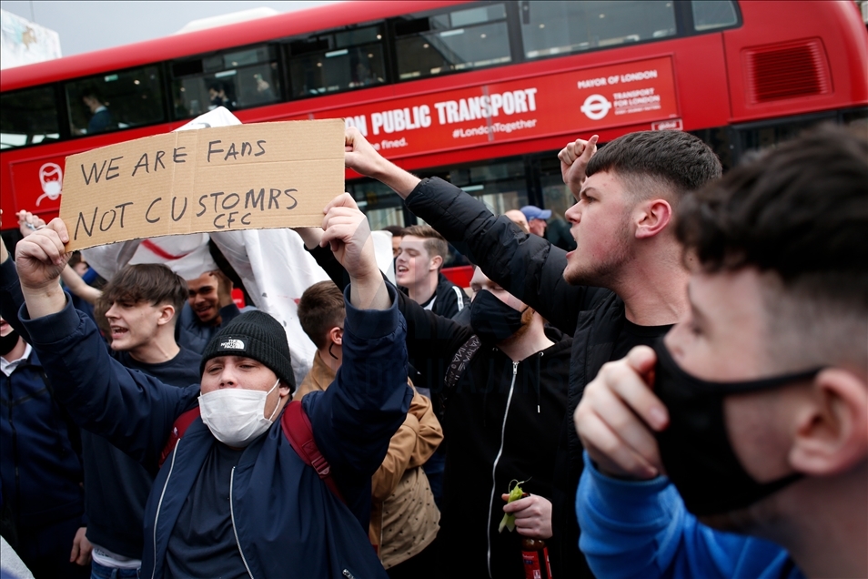 Fans protest European Super League outside Chelsea FC in London