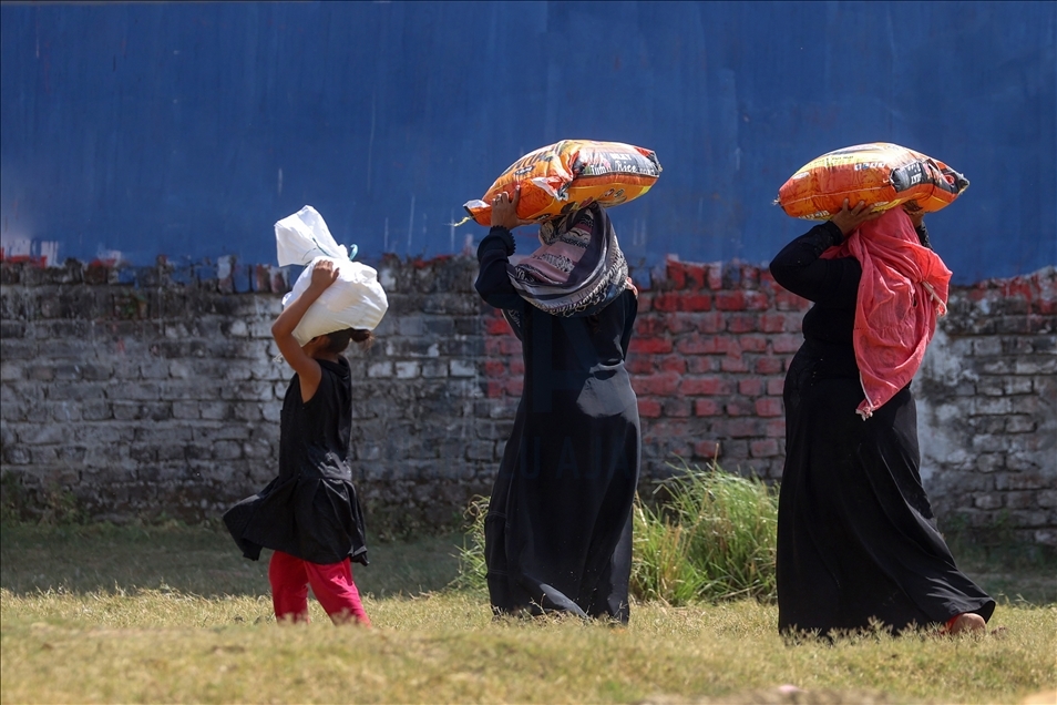Турция оказала гумпомощь нуждающимся в Непале