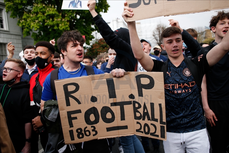 Fans protest European Super League outside Chelsea FC in London