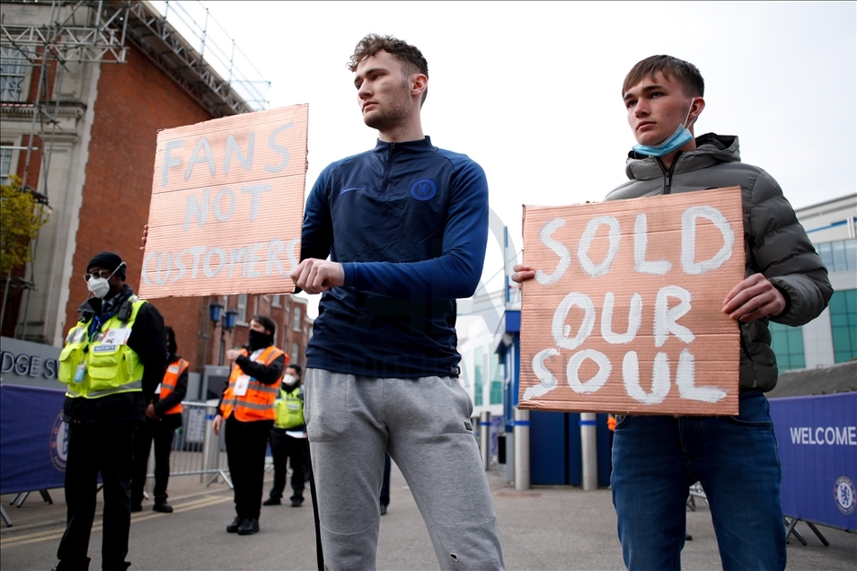 Fans protest European Super League outside Chelsea FC in London