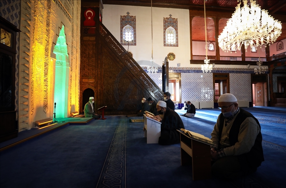 Camiler ramazanda yeniden mukabele halkalarıyla buluştu