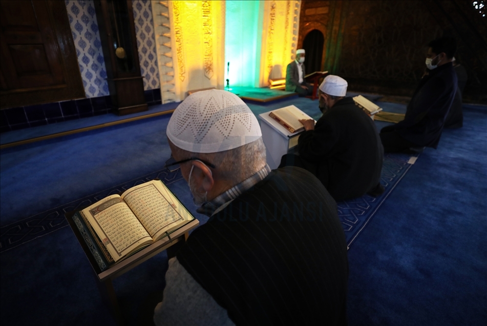 Camiler ramazanda yeniden mukabele halkalarıyla buluştu