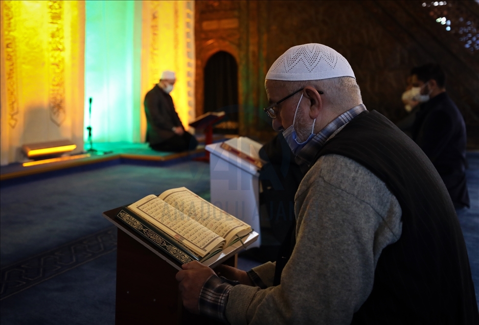 Camiler ramazanda yeniden mukabele halkalarıyla buluştu