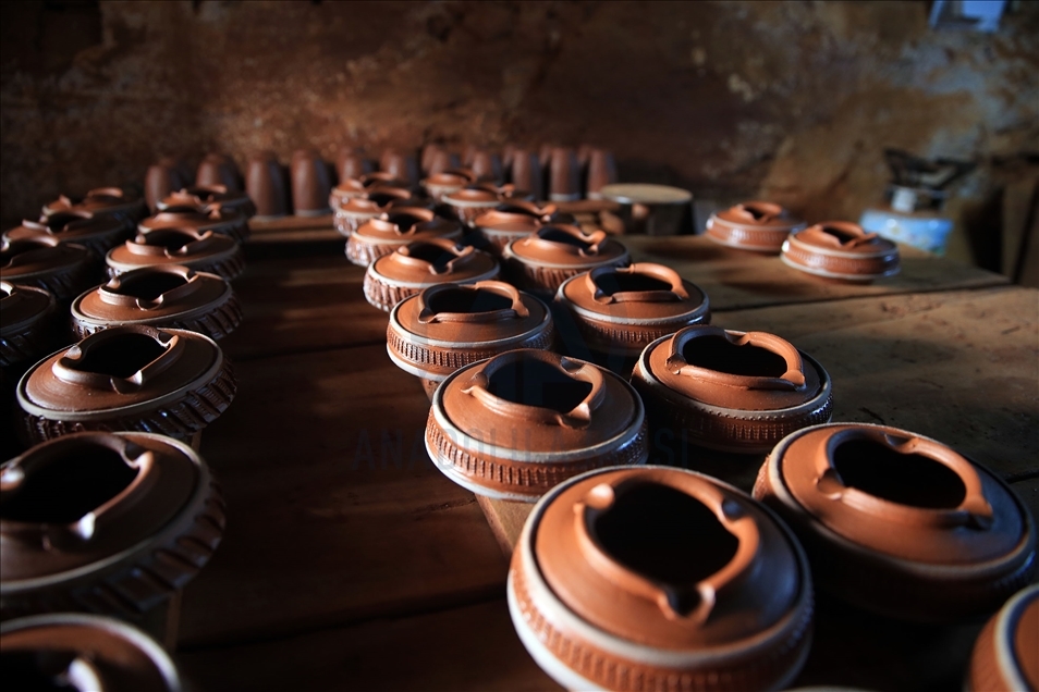 71-year-old pottery master in Turkey's Aydin