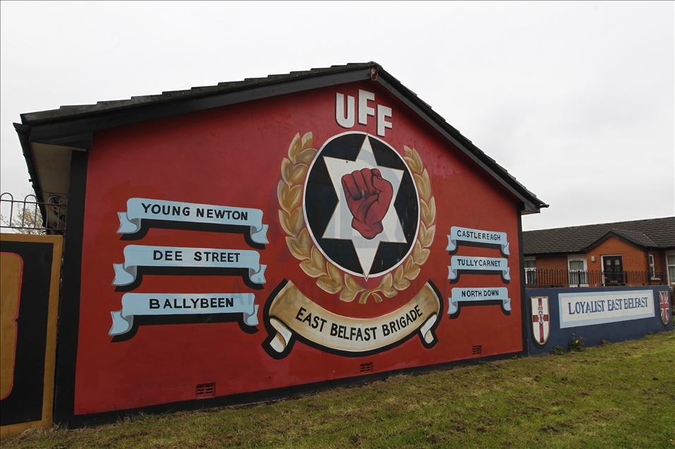 Şiddet olaylarının gölgesindeki Kuzey İrlanda'da taraflar barışın bozulmasından endişe ediyor