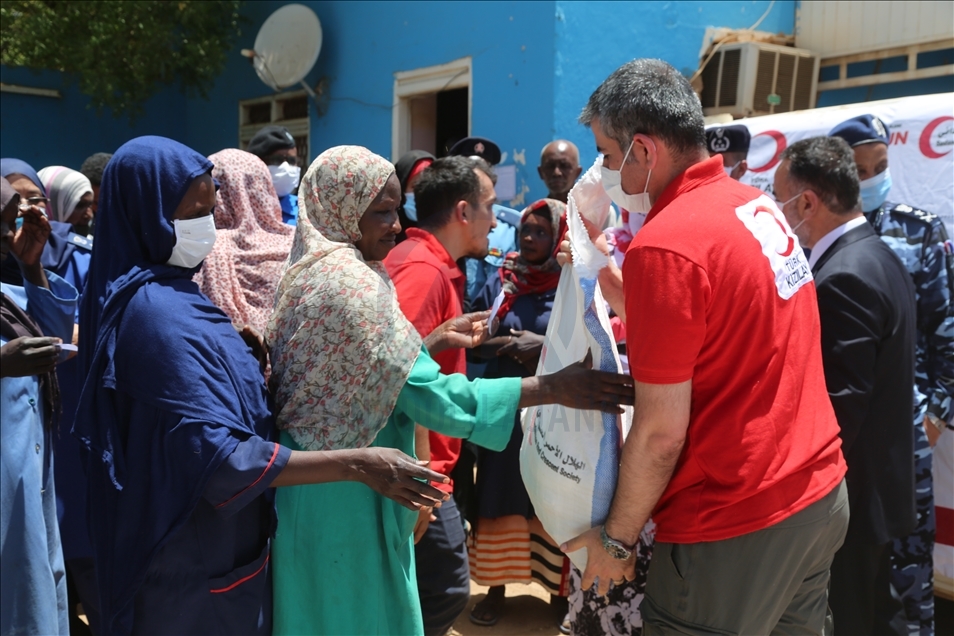 Турецкий Полумесяц оказал помощь 150 малообеспеченным семьям в Судане