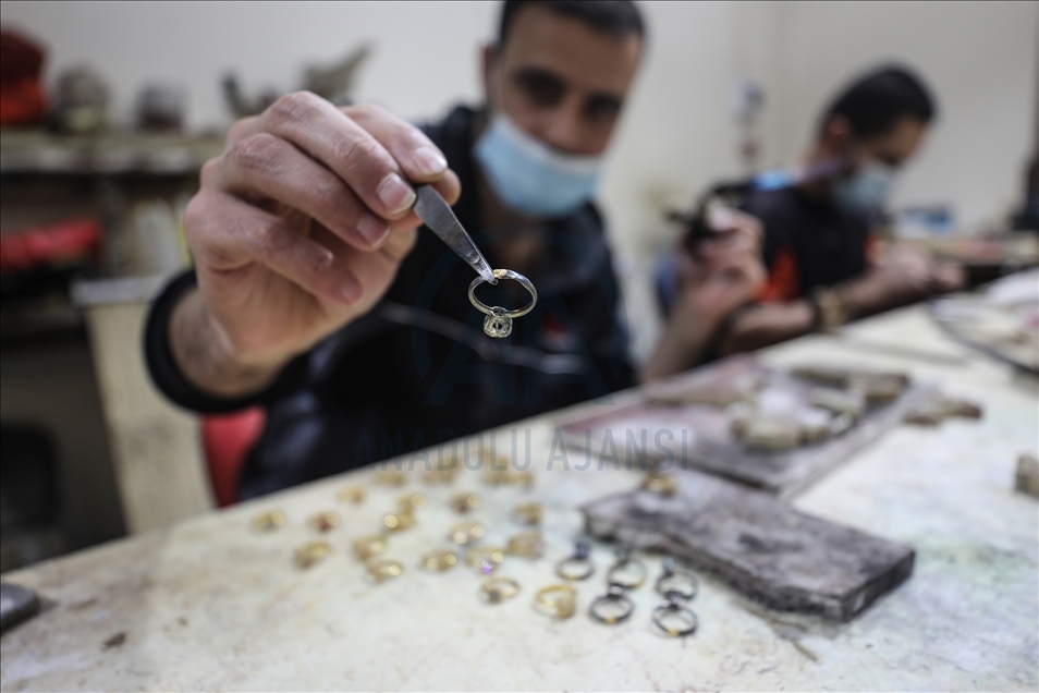 İsrail ablukası ve Kovid-19 önlemleri, Gazze'de altın imalat sektörünü canlandırdı