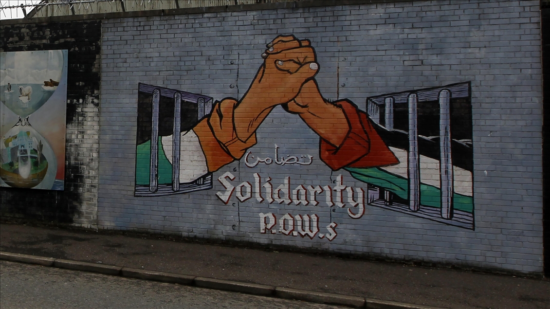 Şiddet olaylarının gölgesindeki Kuzey İrlanda'da taraflar barışın bozulmasından endişe ediyor