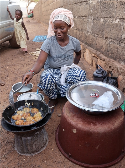 Au Mali, les femmes travaillent tout comme les hommes