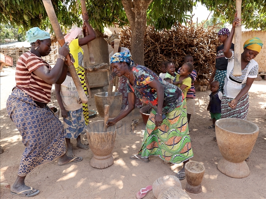 Au Mali, les femmes travaillent tout comme les hommes