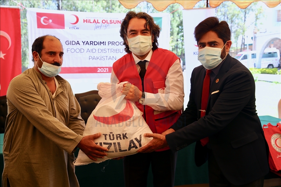 مساعدات رمضانية من الهلال الأحمر التركي لـ500 أسرة باكستانية