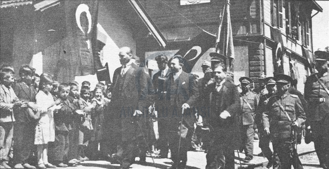 Mustafa Kemal Ataturk with children 
