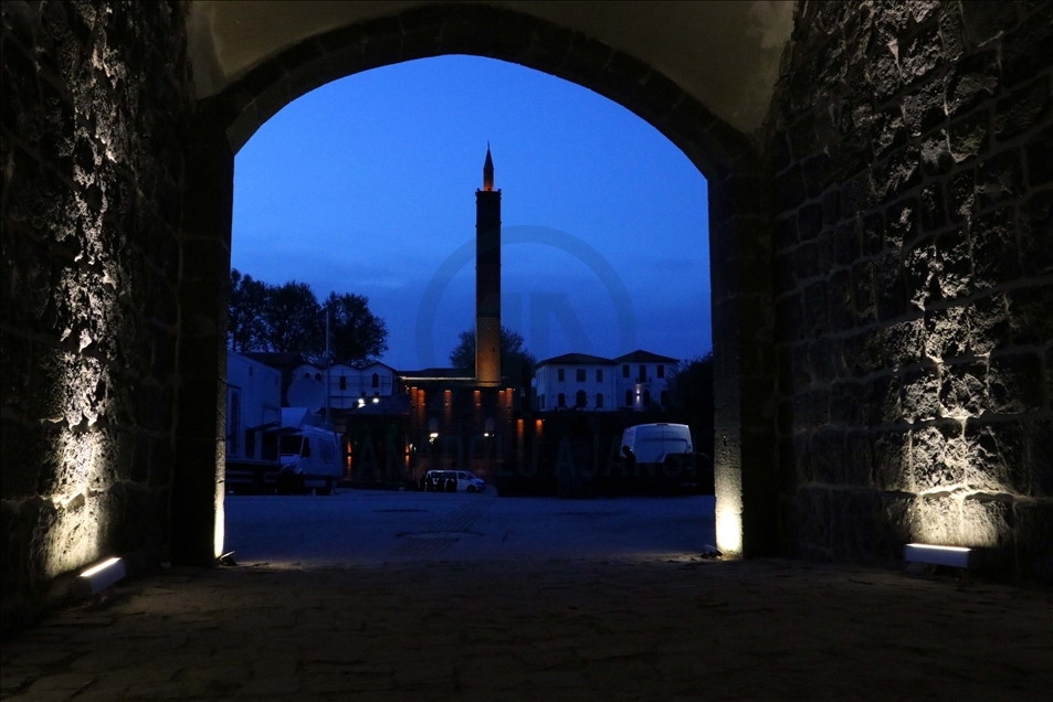 Diyarbakır'ın tarihi "Küpeli Kapısı" 6 yıl sonra restorasyonla geçişlere açıldı