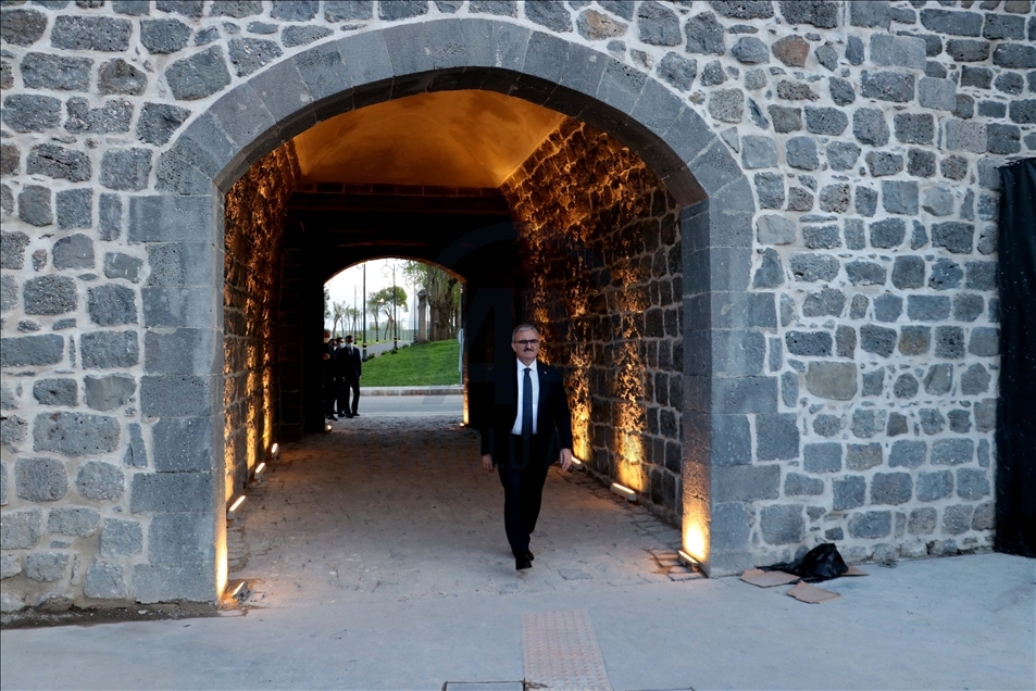 Diyarbakır'ın tarihi "Küpeli Kapısı" 6 yıl sonra restorasyonla geçişlere açıldı