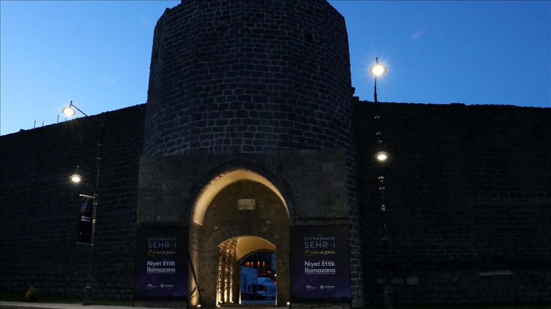Diyarbakır'ın tarihi "Küpeli Kapısı" 6 yıl sonra restorasyonla geçişlere açıldı