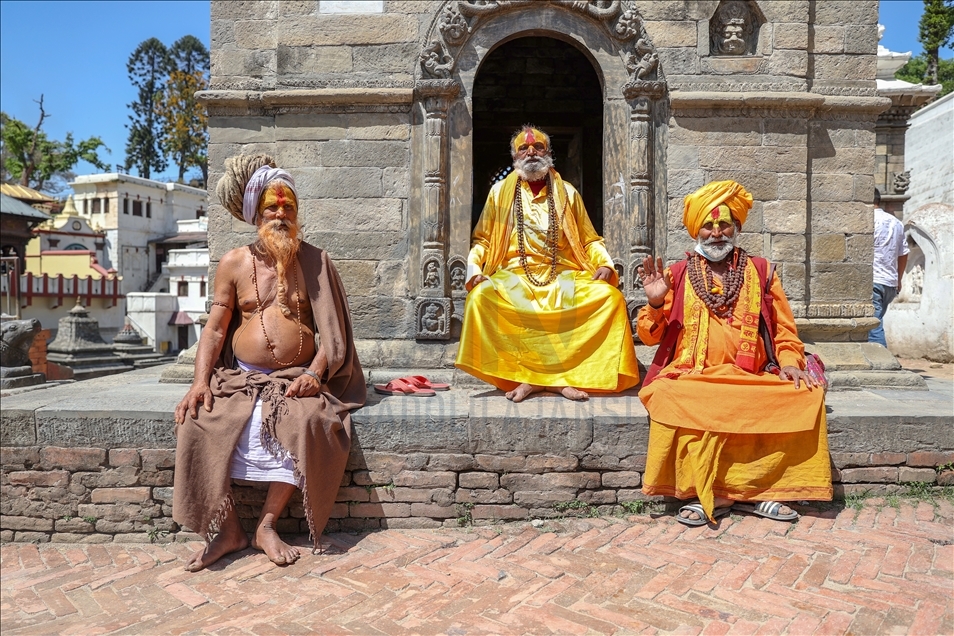 Nepal'de ölü yakma töreni