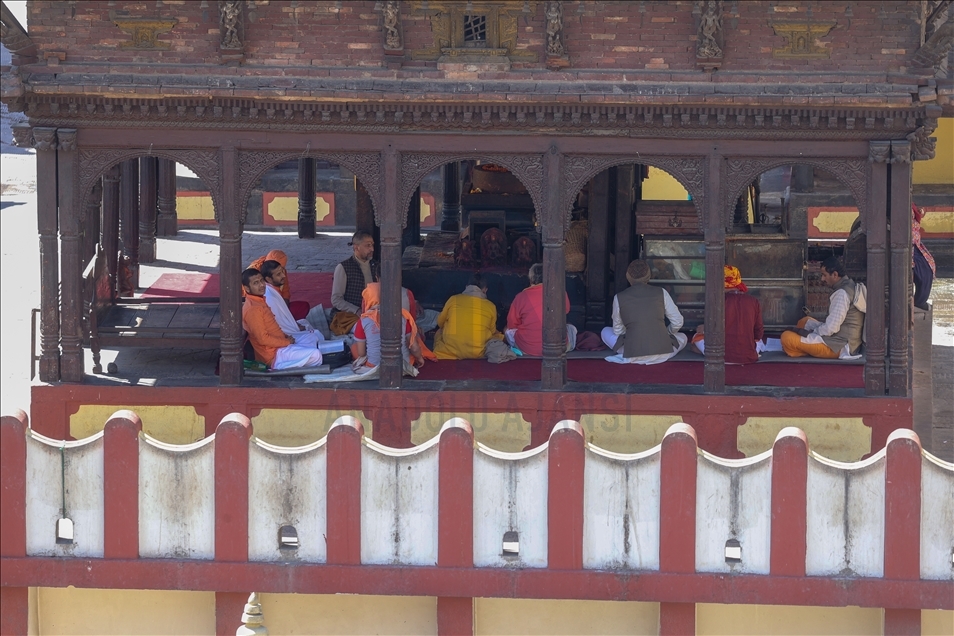 Nepal'de ölü yakma töreni