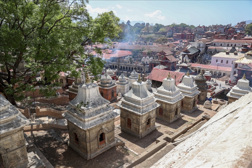 Nepal'de ölü yakma töreni