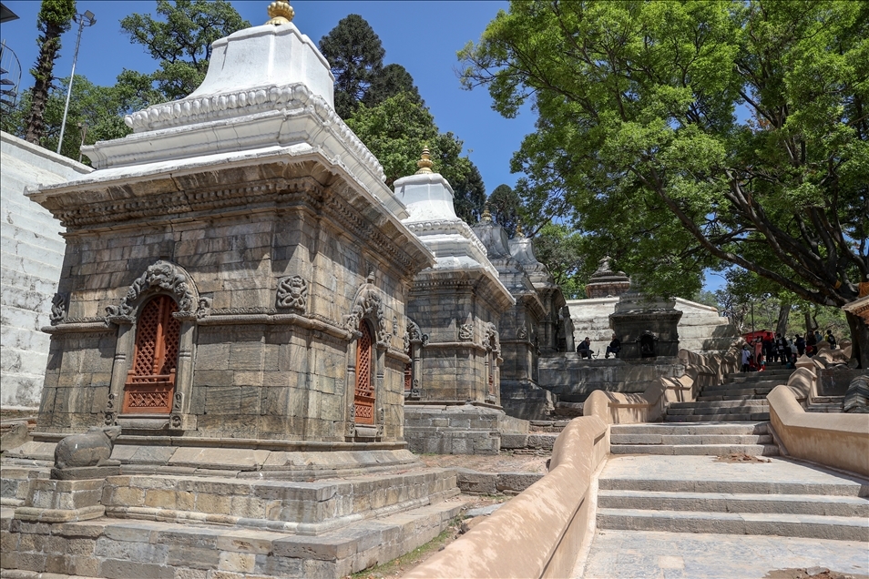Nepal'de ölü yakma töreni