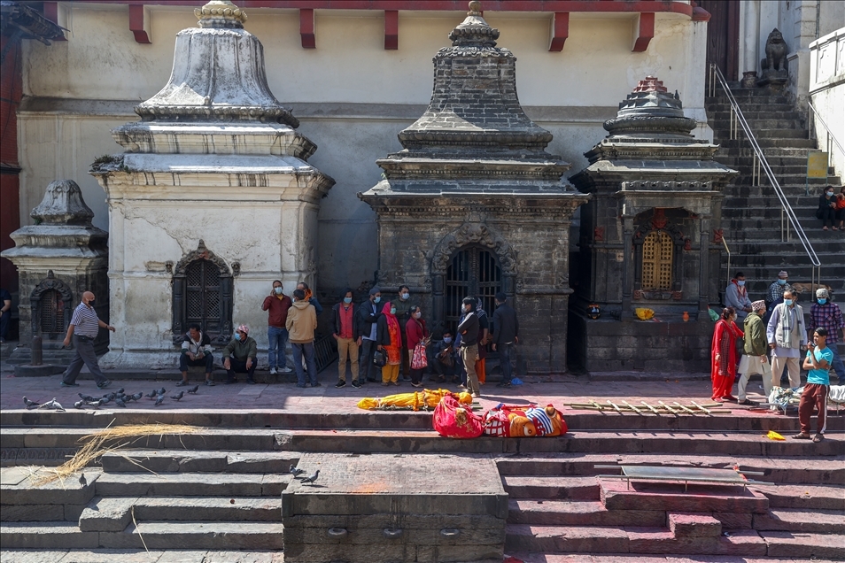Nepal'de ölü yakma töreni
