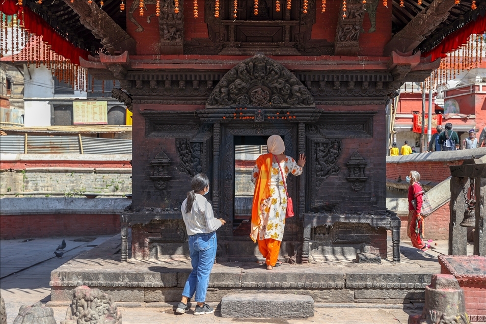 Nepal'de ölü yakma töreni