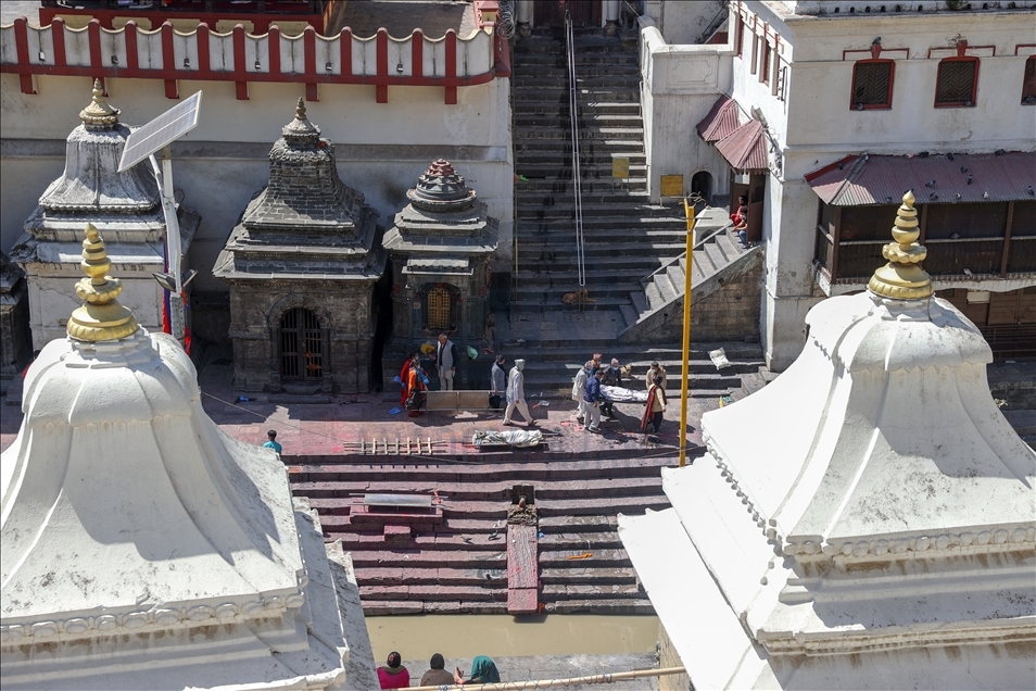 Nepal'de ölü yakma töreni
