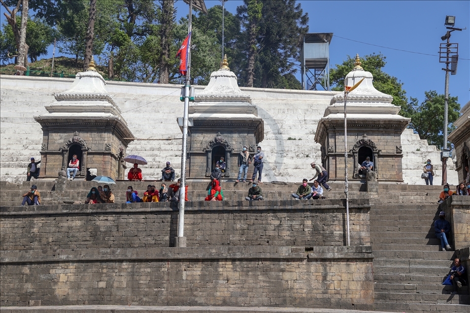 Nepal'de ölü yakma töreni