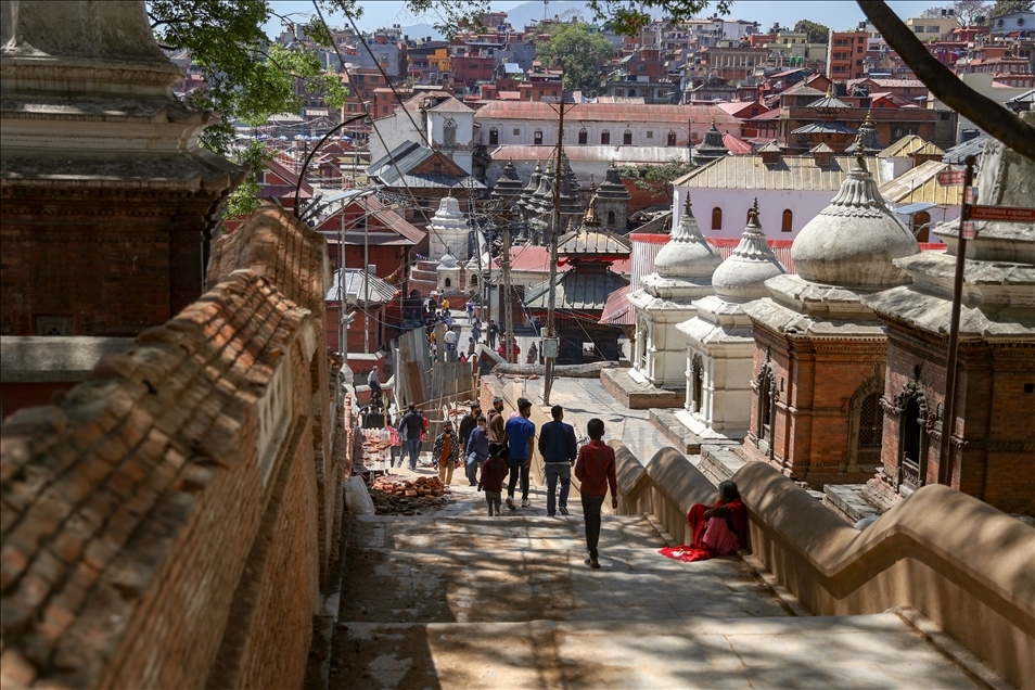 Nepal'de ölü yakma töreni