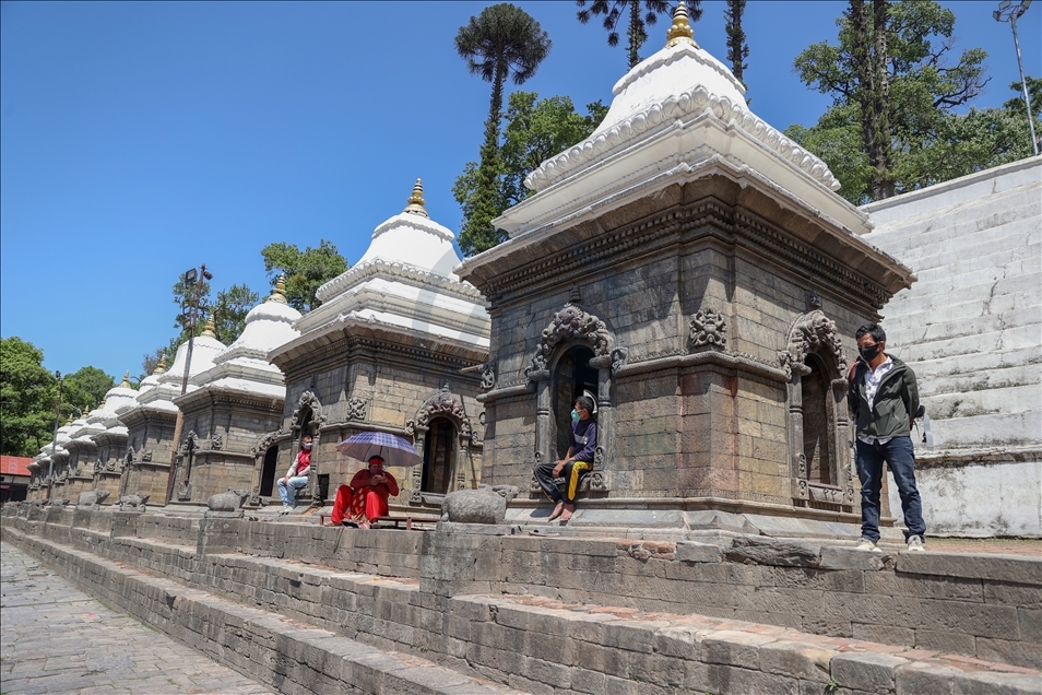Nepal'de ölü yakma töreni