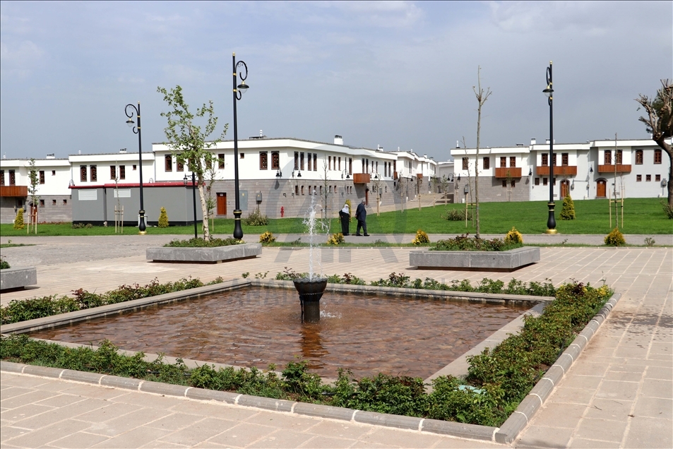 Yeniden yaşamla buluşturulan Sur'da tamamlanan konutların anahtar teslimi başladı
